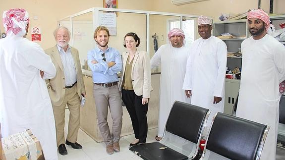 Juan está disfrutando mucho su experiencia en Asia.