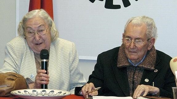 Marcelino Camacho junto a su mujer Josefina Samper, en 2008  