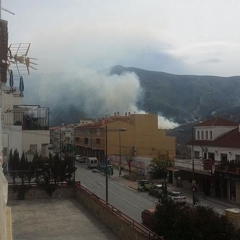 Una quema controlada en la zona del gran incendio de Cenes alarma a muchos vecinos