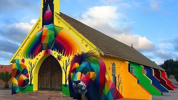 La iglesia multicolor recuperada por un artista madrileño