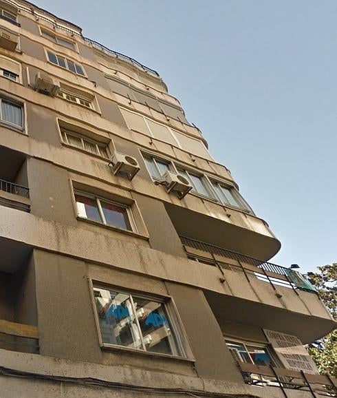 Fachada del edificio del supuesto piso de alquiler. 