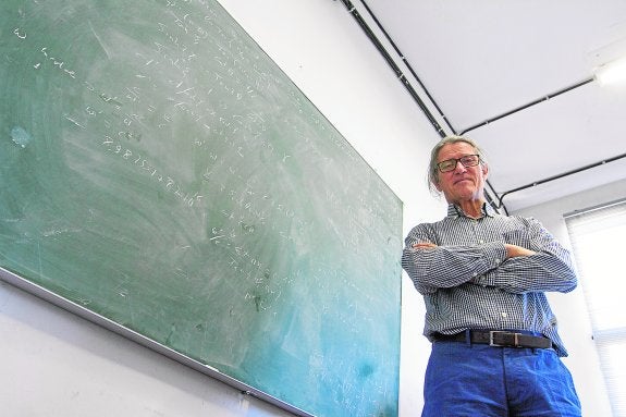 Rafael dirige un grupo de investigación del CSIC y da conferencias en varios idiomas