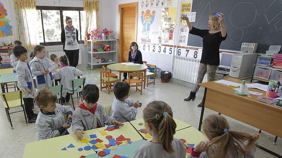 Alumnos de infantil del Colegio Cristo de la Yedra de Granada en una clase de matemáticas