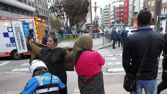 El vídeo de la brutal pelea a navajazos de dos familias rumanas en pleno centro de Oviedo