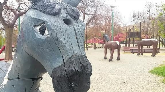 Un columpio en un parque jienense. 