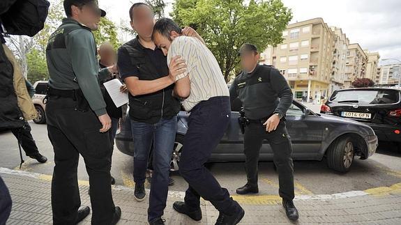 El acusado del doble crimen de Caravaca accede a los juzgados de la localidad murciana. 