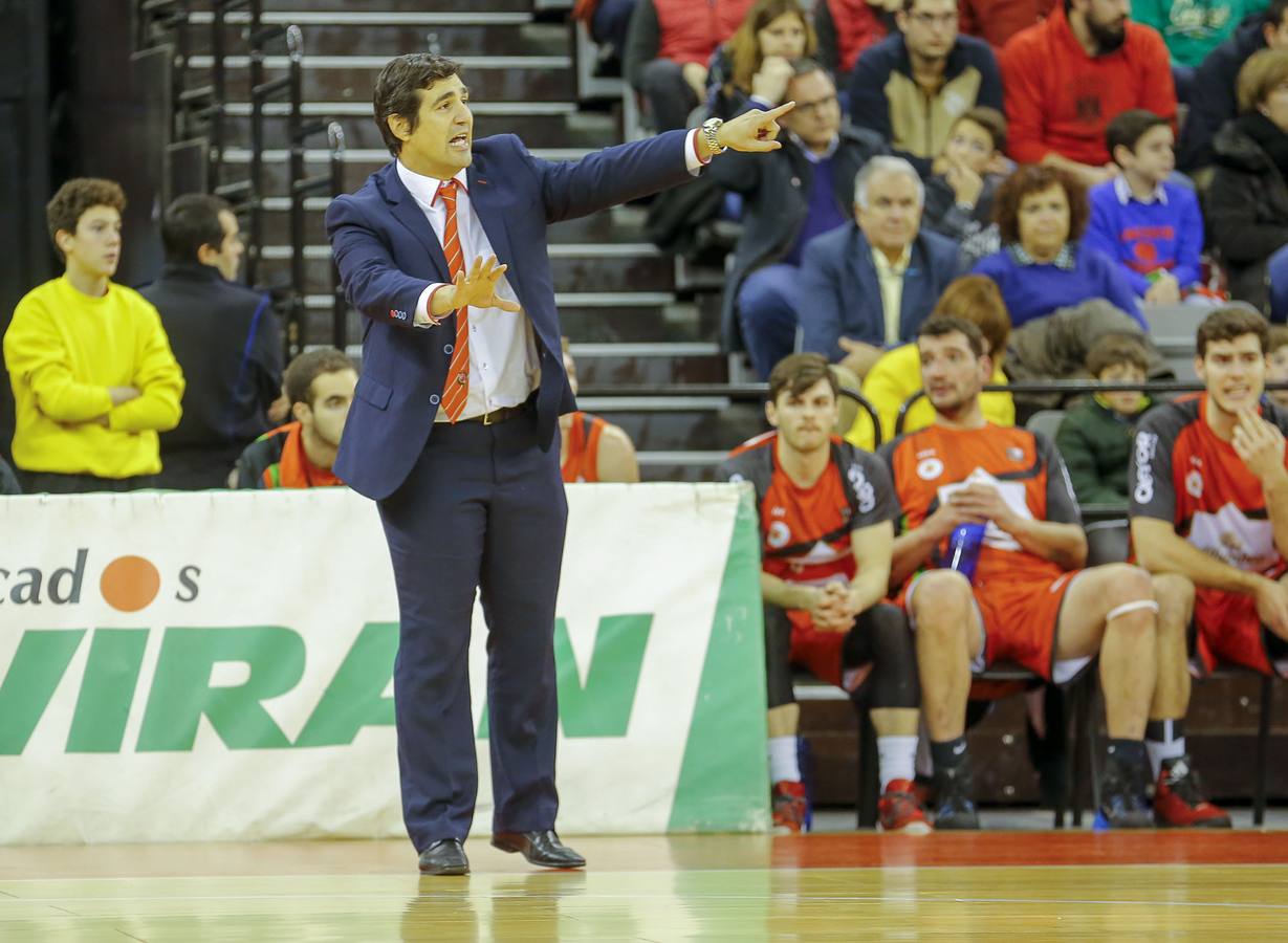 Pablo Pin da instrucciones durante un partido del Palacio de los Deportes. 