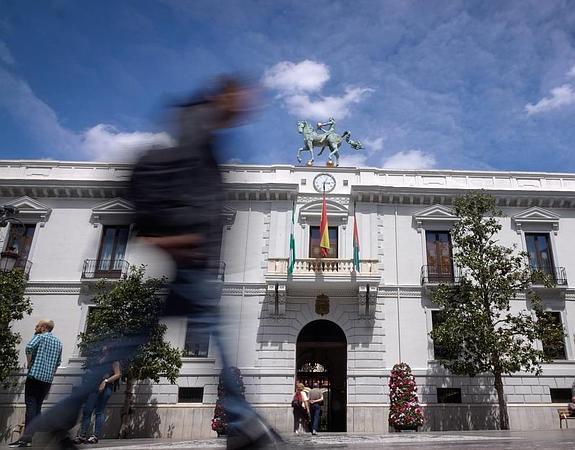 La ciudad ha ido cambiando más rápido de lo que se avanzaba en el Ayuntamiento. 