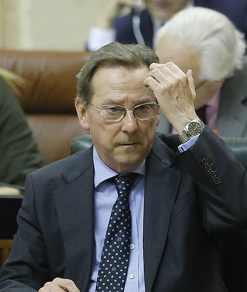 Emilio de Llera, fotografiado ayer en el Parlamento. 