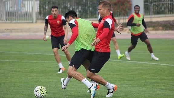 Cuéllar y Azeez, novedades de la UD Almería para Soria