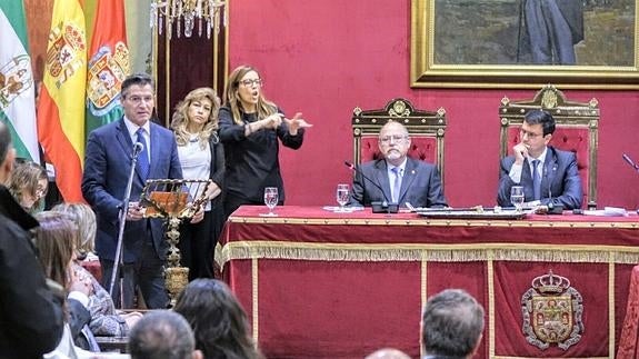 Salvador: "El PP miró para otro lado y la Udef lo ha sacado del Ayuntamiento"