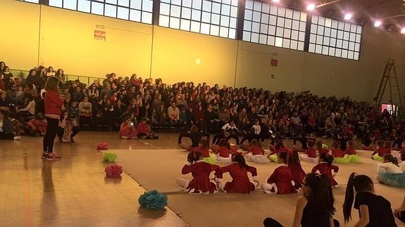 El público contempla una cita anterior en Santa Fe. 