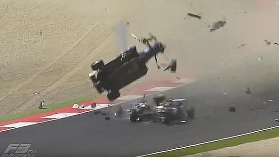 Brutal accidente en el circuito de F3 de Spielberg