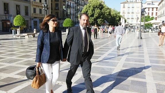El exalcalde de Dúrcal, a su llegada a los juzgados 