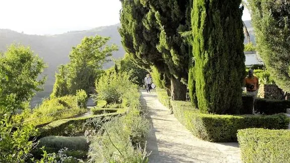 Los jardines de Al-Andalus fueron diseñados para aportar a los hombres y mujeres cinco grandes beneficios. 