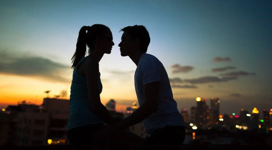 Característica cosa Brillar 10 cosas que hacen todas las parejas felices | Ideal