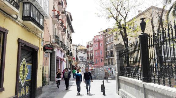 Céntrica y recoleta, tiene bares y tiendas de los más "cool" y es lugar de paso, para ver, mirar y dejarse ver. 