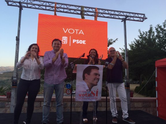 Azahara Cabrera, Pío Zelaya, Mercedes Gámez y Manuel Fernández en el acto de cierre de campaña de ayer.