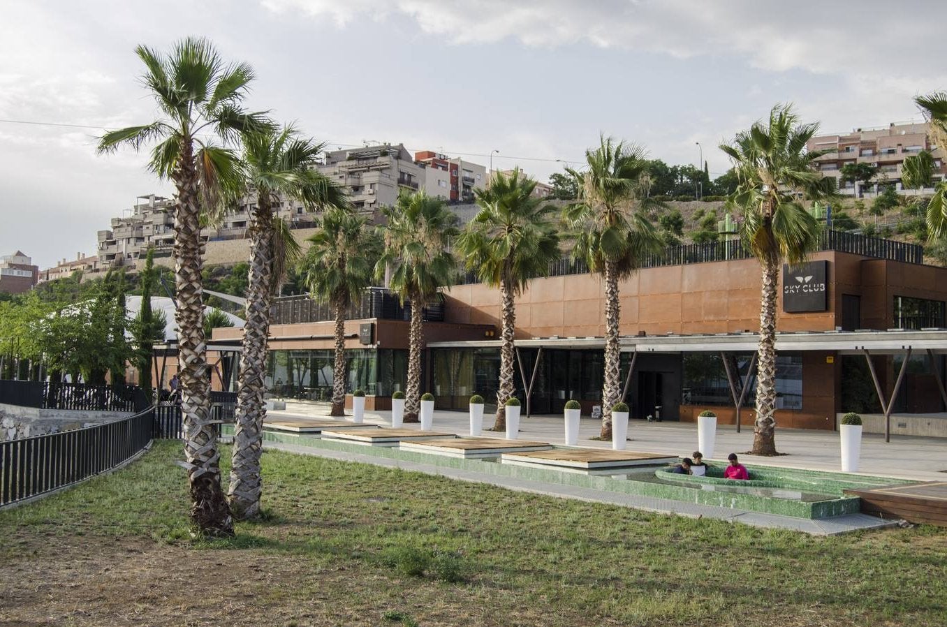 Exterior de la discoteca ubicada en el centro comercial Serrallo Plaza.