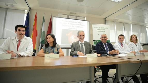 Realizan en Granada el primer trasplante de piel humana fabricada con células del paciente