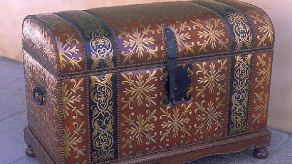 Muere un amante asfixiado dentro del baúl donde se escondía