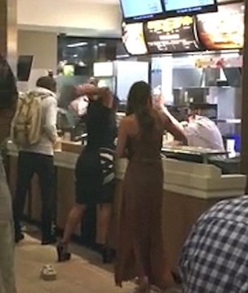 Dos mujeres agreden a los empleados de McDonald's en Ámsterdam