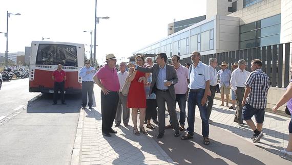 El Ayuntamiento ampliará la dársena frente al hospital para que el tráfico sea más fluido