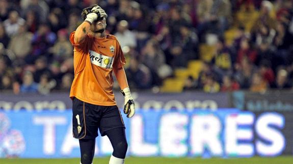 Diego Alves tuvo su primera gran actuación en Águilas. 