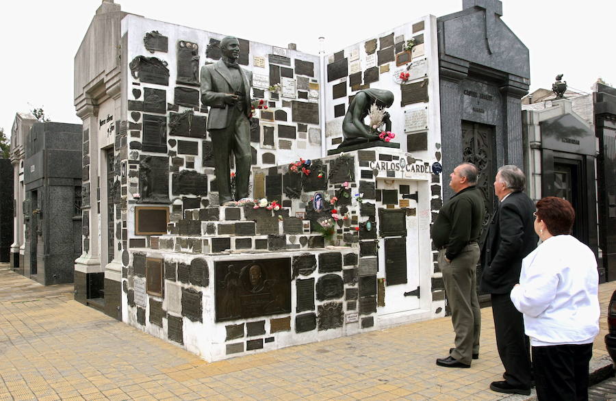 Mausoleo de Carlos Gardel, en el cementerio de Chacarita, en Buenos Aires. 