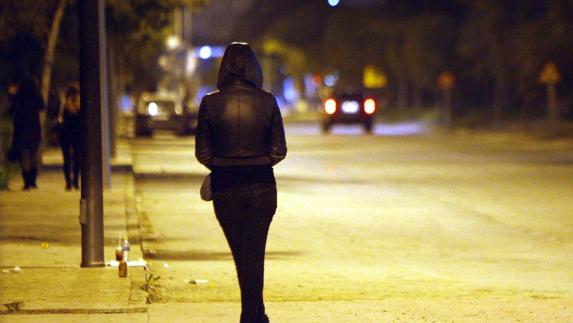 Existe una estrecha vinculación entre el delito de trata y la prostitución. 