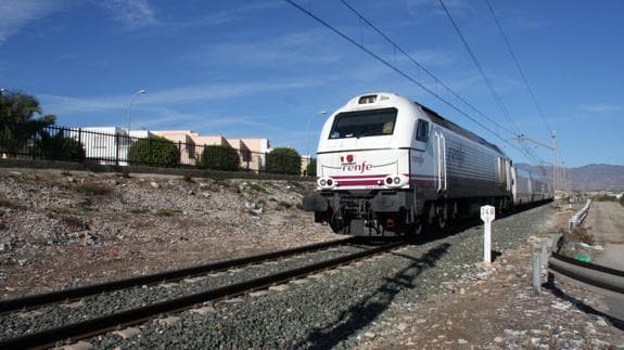 Nuevo retraso en el talgo que cubre la línea Almería-Madrid