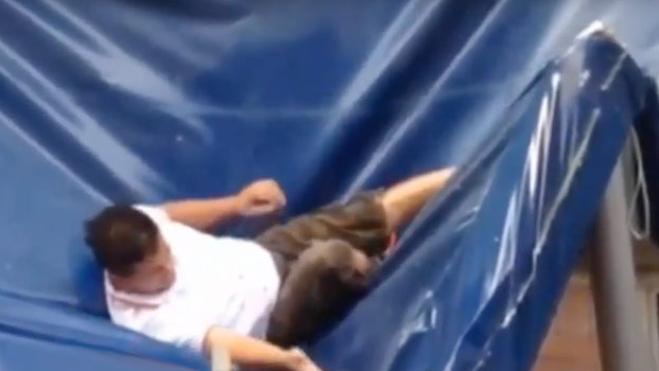 Cae desde un décimo primer piso y ni se entera de la borrachera que llevaba