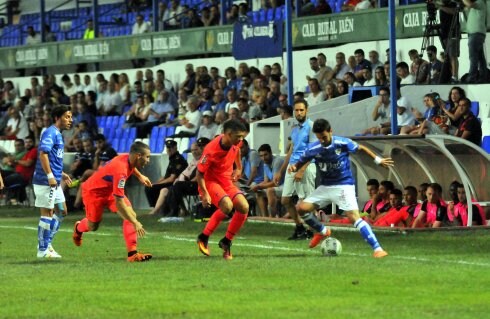 El Linares Deportivo frente al Granada B en pretemporada.