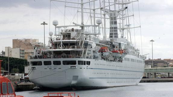 Las escalas de cruceros crecen un 40% en Almería