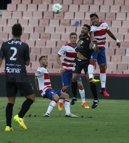 Partido disputado entre el Granada B y el Atlético Mancha Real en los Cármenes.