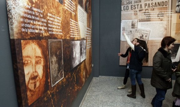 Visitantes en el Museo de las Caras de Bélmez.