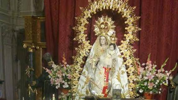Celebración litúrgica ante la Virgen de los Ángeles. 
