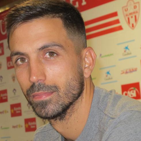 Isidoro fue presentado ayer tras el entrenamiento