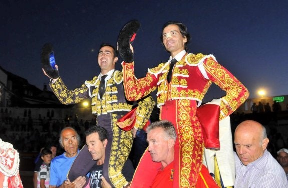 El Fandi y Curro Díaz salieron a hombros del coso cazorleño.