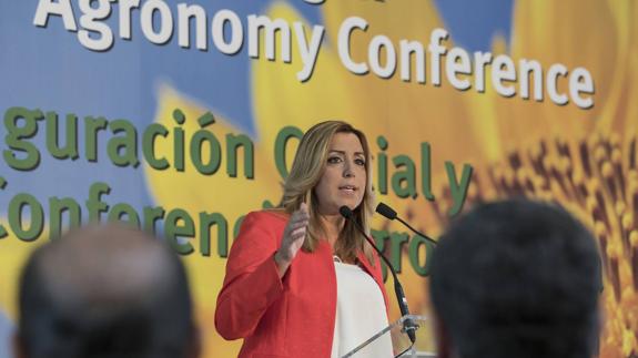 Susana Díaz inauguró ayer el Centro Tecnológico de Investigación del cultivo de girasol en La Rinconada. 