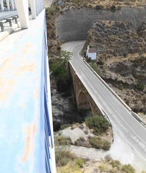 El puente Tablate ofrece una caída que atrae a aficionados a este disciplina. 