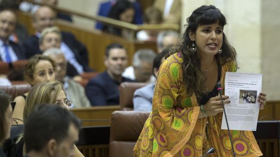 Teresa Rodríguez, en el Parlamento andaluz. 