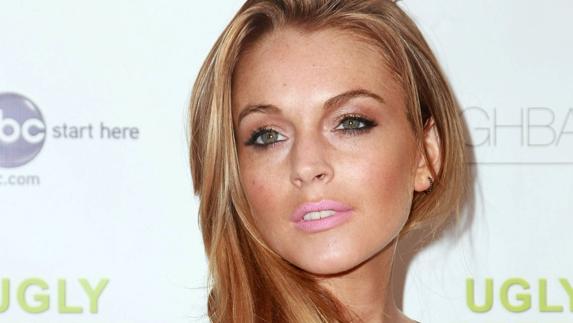 Lindsay Lohan, sin dedo anular