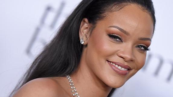 Rihanna sorprende con un bestial cambio de look