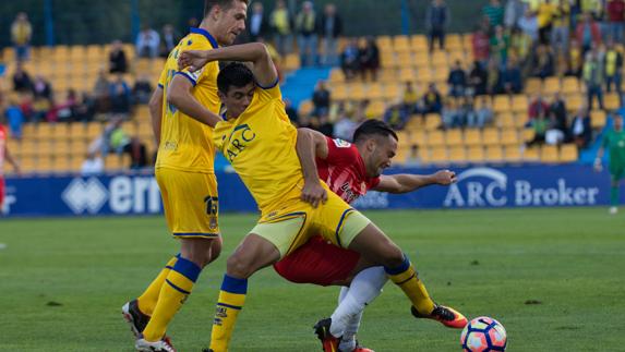 El Almería sufre para sacar un empate