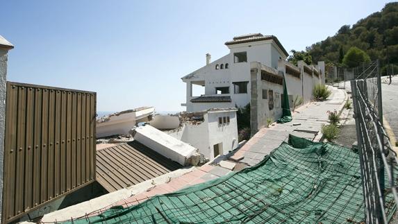 Estado de algunas viviendas en los Cármenes del Mar 