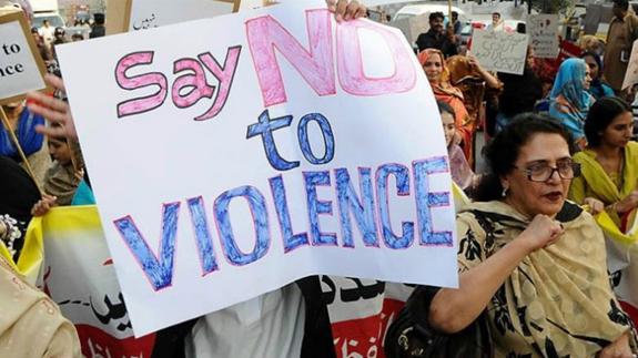 Mata a golpes a su hija de 12 años por no cocinar "correctamente" un plato