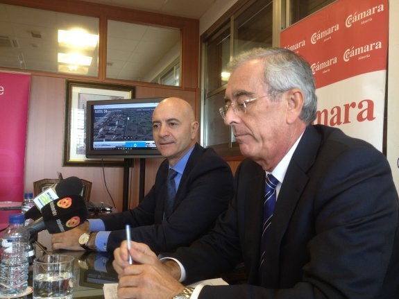 Diego Martínez Cano (Cámara) y José Cano (Asempal) anuncian la convocatoria de la Mesa de las Infraestructuras.