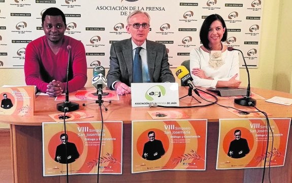 Antonio Sanchez Font (centro) en la presentación del Simposio.