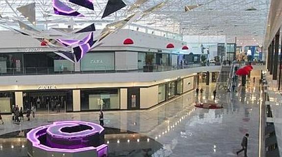 Horarios de los Centros Comerciales en Granada: ¿cuáles cierran el puente?